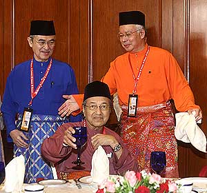 Mahathir with Najib and Badawi