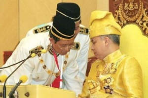 The Ruler asked Mentri Besar Datuk Seri Mohammad Nizar Jamaluddin to resign together with the executive council members. Sultan Azlan Shah also ominously declared - if they refuse to resign the post (of Menteri Besar and State Executive Councilors) would be considered vacant.   